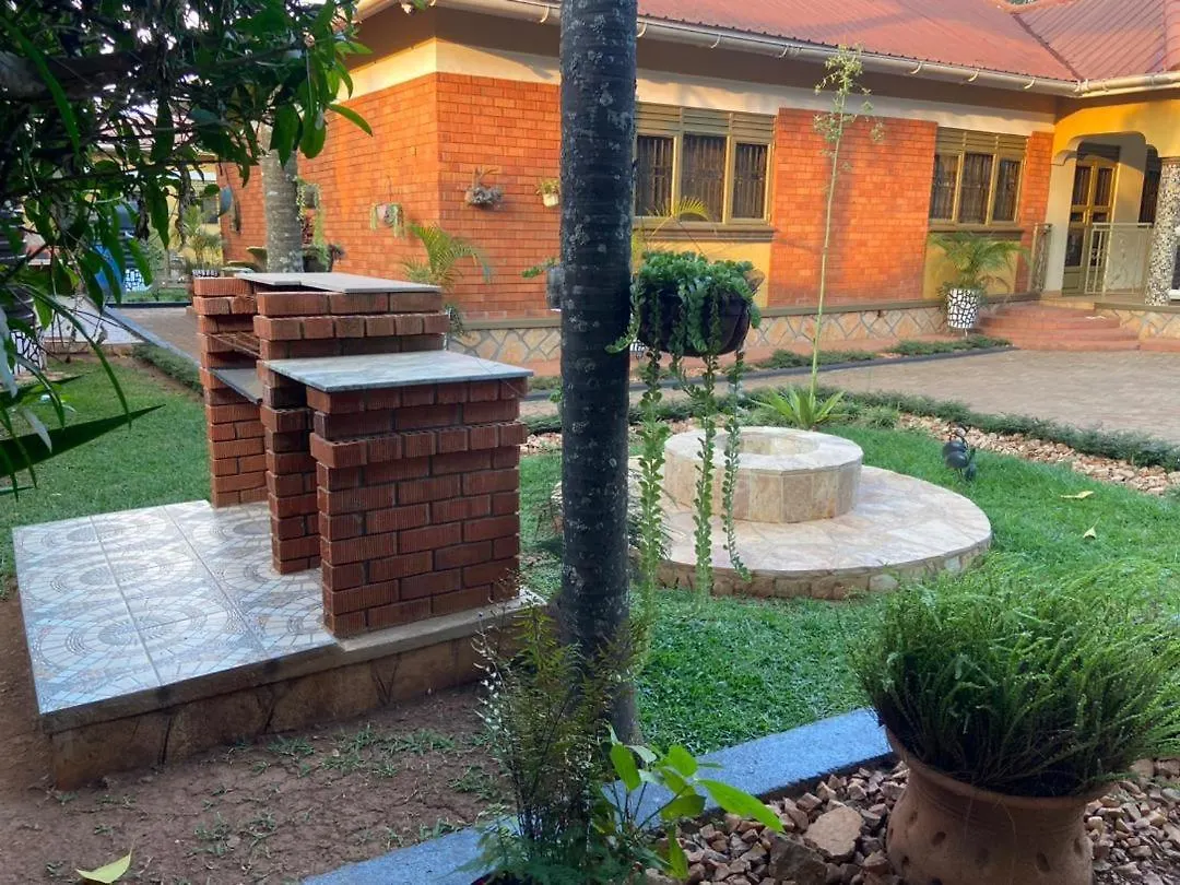 Lisa'S Palace Kampala Country house