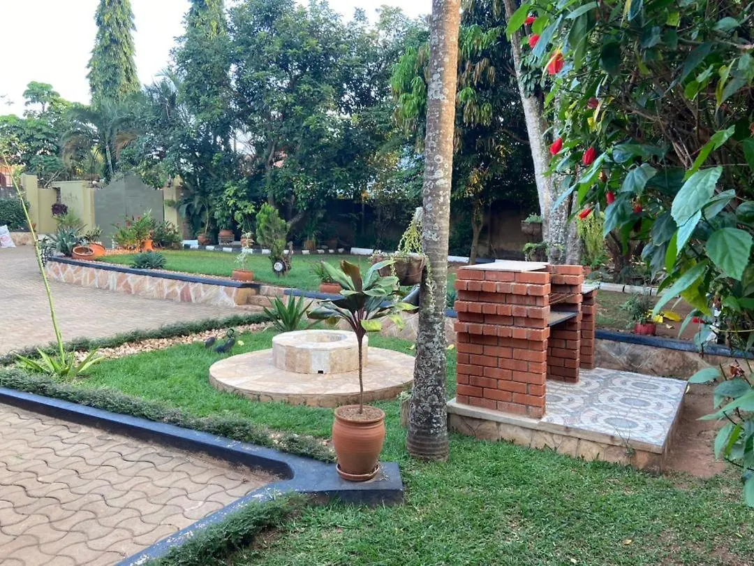Lisa'S Palace Kampala Country house