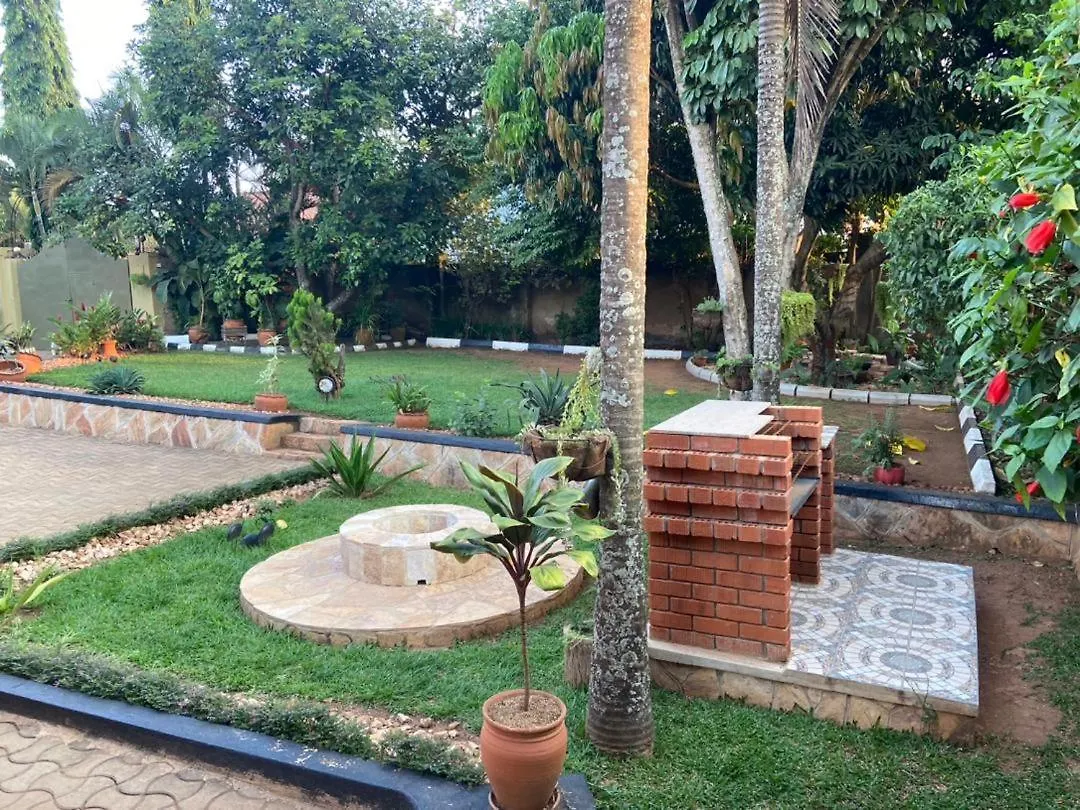 Lisa'S Palace Kampala